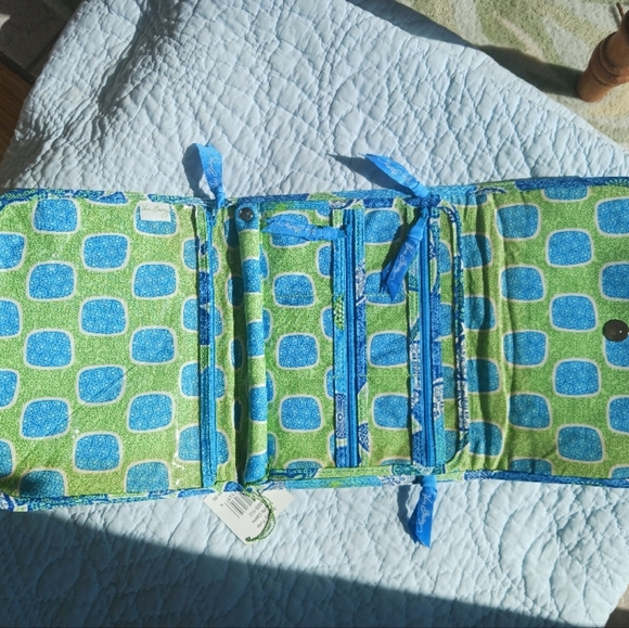 Vera Bradley Blue and Green Doodle Daisy jewelry folio - Picture 2 of 8